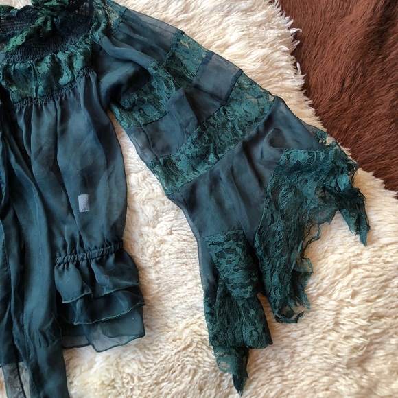 Never been worn lace & ruffle green Folwing shirt - Picture 4 of 6